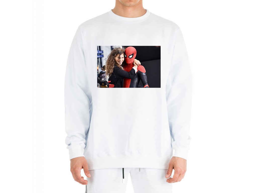 Zendaya a Spider-Man sveter