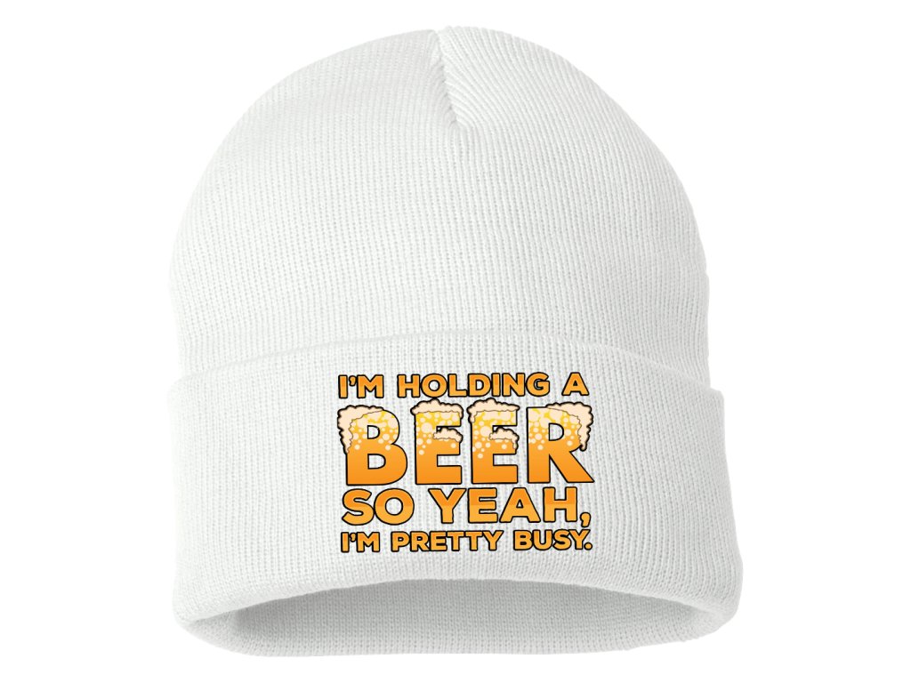 Pletená zimná čiapka Pijem pivo, som zaneprázdnený